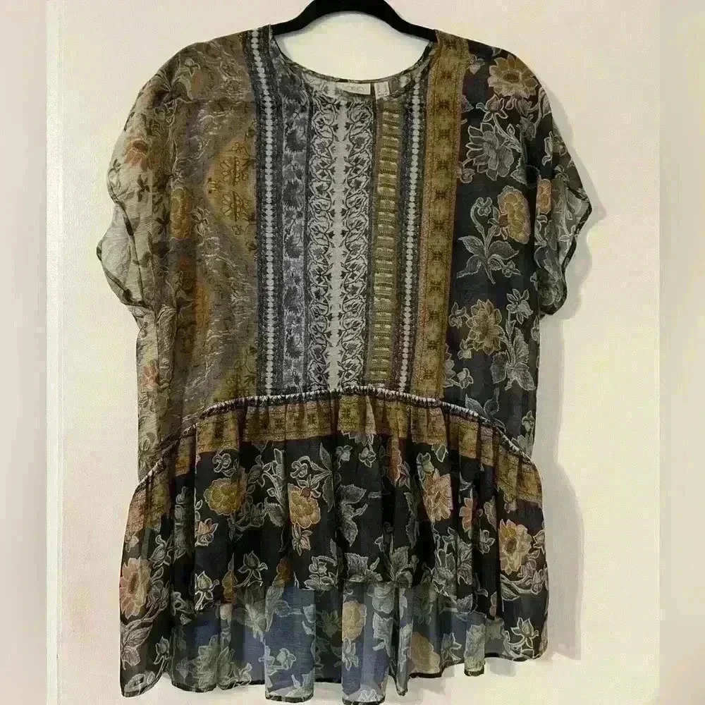 Beautiful flowy top size Small boho style (J140)